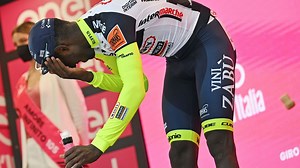 Cyclisme : un bouchon de prosecco pousse Biniam Girmay à jeter l'éponge sur le Giro