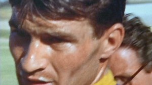 💛 Tribute to Raymond Poulidor, Poupou, as we are in Saint-Léonard-de-Noblat. 💛 💛 Le #TDF2020 s'approche de Saint-Léonard-de-Noblat, la ville d'un grand monsieur du cyclisme: Poupou. 💛 #TDFunited | Le Tour de France