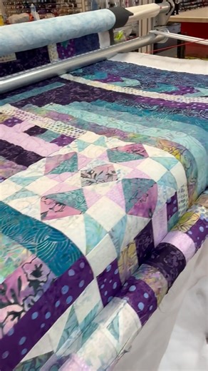 ✨ Those colors!  #INNOVA #quiltsonthecorner #longarmquilting | Quilts on the Corner | Facebook