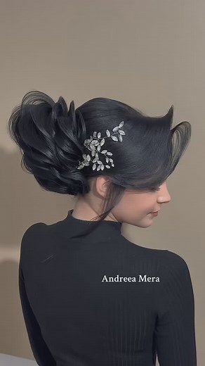 💫Bridal Hairstyle💫 Coafura realizata in cadrul Cursului de Coafuri Texturate Nivel 1 💫 Ce spuneti? Va place?🤔 #AndreeaMera_hairstyleandacademy #andreeamera #hairtrends #hairinspiration #haireducator #hairdresser #hairtutorial #haireducation #hairacademy #hairvideos #hairtransformation #hairstyles_ideas_ #weddinghair #beauty #bridehairstyle #hairlover #blondehair #hairlove #bride #bridetobe #bridesmaids #bridal #brideandgroom #curlyhair #bride | Andreea Mera Salon & Academy