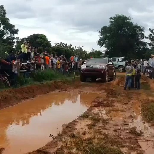 Red SUV Struggles in Muddy Off-Road Challenge