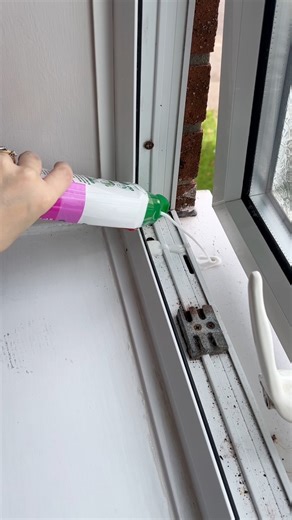 Window track scrub ✨🩵🧼 I used cif cream and a scrubbing brush 🧼 #asmr #asmrcommunity #asmsounds #asmrrelax #clean #cleaning #deepclean #cleaningaccount #viral #trending #reset #motivation #cleaningmotivation #satisfying #reels #explore #exploremore #explorepage #discover #fyp #foryoupage #foryou | Home and Tidy