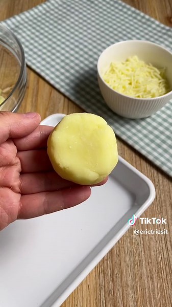 Ep. 8 of food on sticks : Demon Slayer Isobe potato mochi 🍘 #demonslayer #kimetsunoyaiba #zenitsu #zenitsuagatsuma #mochi #mitsurikanroji