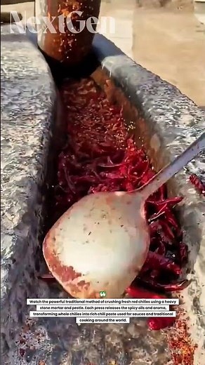 Traditional Chili Grinding Process – Powerful Stone Pestle Crushing Red Chili!
