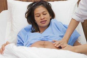 3 Stages of Labour: What To Expect and When to Go to the Hospital | theAsianparent Singapore