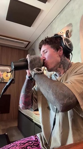 Oli re-recording Count Your Blessings. 🤘 #bmth #bringmethehorizon #olisykes #countyourblessings #deathcore