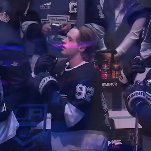 ONE OF THE MOST BEAUTIFUL NATIONAL ANTHEM RENDITIONS EVER 🥹 The Harmonica Class of the Korea-town Senior & Community Center played the National Anthem before Game 1 of the Los Angeles Kings and Edmonton Oilers series. The group is dressed in hanbok, traditional Korean attire, played while the entire arena sang along 🇺🇸 | DraftKings