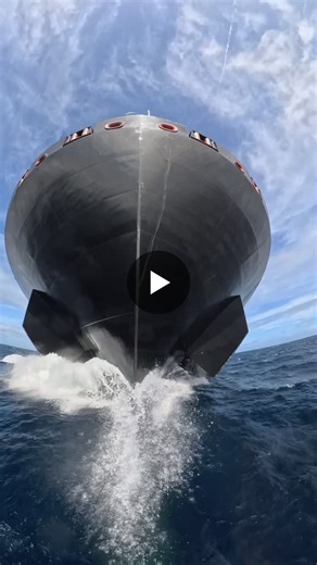 #hapaglloyd #shipping #maritimelogistics #containerships #lifeatsea | Hapag-Lloyd AG | 12 comments