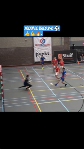 Milan de Vries 2-1 ⚽️👍💪🔥 | #futsal #voetbal #fußball #holidayswithyoutube #shorts #shortsvideo #fyp.