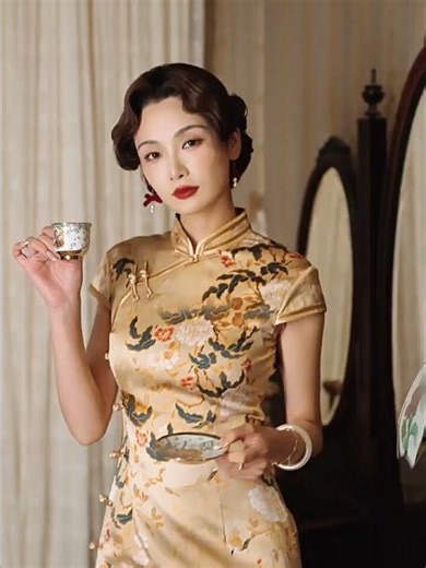 Vintage Minguo Qipao - Champagne Gold Silk with Peony & Crane Embroidery | Yandan Hanfu