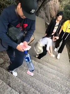 How to get your lazy girlfriend to follow you up a mountain. | Shanghaiist