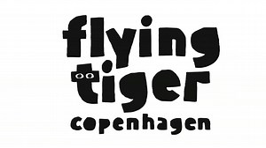 TIGER SPICCA IL VOLO: Stiamo cambiando nome e look! A partire dal 1° giugno 2016 ci chiameremo Flying Tiger Copenhagen e allo stesso tempo cambieremo anche il logo! Ma non vi preoccupate, saremo sempre la stessa innovativa e giocosa Tiger di sempre! Video Manuel Marsol | Flying Tiger Copenhagen
