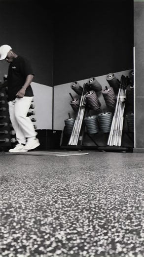 Back to 60s ig #gym #fitness #squat #vintage #CapCut