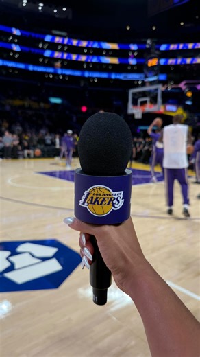 Erin Ross on Instagram: "GRWM to sing for the Lakers🤸🏾‍♀️🏀🥰 In February I declared, decreed and petitioned to the Lord that I would love to sing the anthem for a professional sports team ❤️ this is my 4th professional major sports game I’ve now had the honor to sing the anthem for! 🥹 I love you Lord I acknowledge you in all of my ways and I know you and you ALONE are directing my path🥰❤️ thank you! And thank you @lakers for having me again🥹🙏🏾 #grwm #lakers #anthem #erinross #asmr #getre