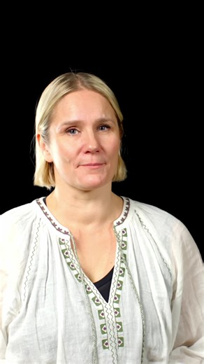 💬 “Voin vaikuttaa yhteiskuntaan, ja me kaikki voidaan, koska se, miten me kohdellaan läheisiä, lapsia, vanhempia, ystäviä, kollegoja, se vaikuttaa koko kulttuuriin” 💙 Mihin sinä haluat vaikuttaa? Kiitos 𝗟𝗮𝘂𝗿𝗮 𝗠𝗮𝗹𝗺𝗶𝘃𝗮𝗮𝗿𝗮, että olet mukana suomen- ja ruotsinkielisten Marttojen kampanjassa tasa-arvon puolesta! 💙 👉 www.martat.fi/minavoin Finlands svenska Marthaförbund | Martat vinkkaa