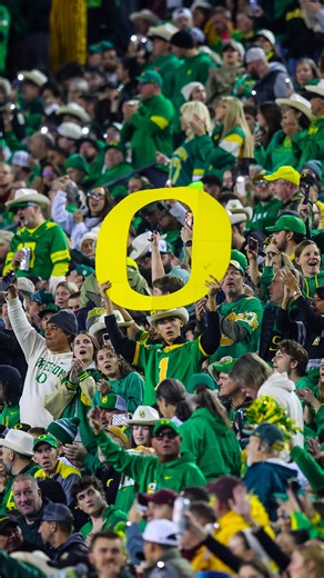 Lights off. Ducks up. #GoDucks | Go Ducks