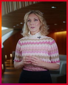 Årets Power of Sharing-konferanse leverte! 🎉 – For å være “Fit for future” så må man tørre – og ha lyst til – å ta i bruk teknologi, sier digitaliserings- og forvaltningsministeren, Karianne Tung. Over 400 ledere var på plass i Operaen for å høre hvordan norske virksomheter best ruster seg for fremtiden, og blir "Fit for future". I tillegg til nyttig input fra digitaliserings- og forvaltningsministeren, var det mye annet spennende på programmet 😎 Zack Kass, som tidligere satt i ledergruppen i 