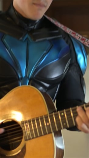 Brenton Thwaites on Instagram: "Flying high #nightwing version. W egg in throat. Did indeed declare it."