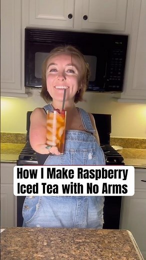 How I Make Raspberry Iced Tea with No Arms🍯👣 #tea #spring #drink