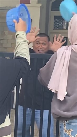 SOBAT DAPUR DI GREBEK! DITUNTUT SPILL RESEP ES TELER CREAMY VIRAL SECEPATNYA! Es Teler Sultan Creamy ala Bang Sobat, Siap-siap Diantri! BAHAN: Es batu seratus gram Susu evaporasi seratus gram Kental manis seratus lima puluh gram Gula halus dua ratus gram Krimer dua ratus gram Air tiga ratus mililiter Daun pandan dua lembar Gula pasir dua ratus lima puluh gram Garam seperempat sendok teh Agar cincau setengah buah Alpukat tiga buah Mutiara dua ratus gram Kolang-kaling dua puluh buah Nangka dua pul