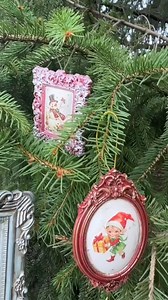 Aren't these holiday frame ornaments absolutely charming? We love that Junk'd Up used both Frames moulds and the IOD Kitschy Christmas transfer to craft lovely holiday gifts for a friend. Did you notice how the transfer elements are perfectly sized for ornaments? 😍 | IOD - Iron Orchid Designs