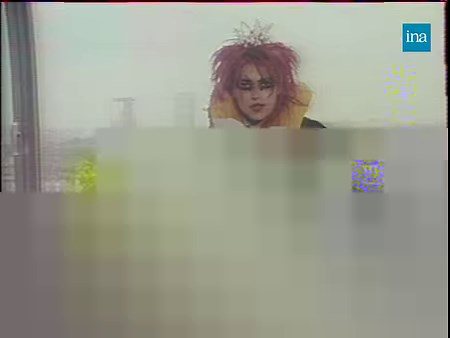 🎤 PUNKETTE MYSTIQUE 😇 "Je chante des chansons saintes très sauvages". L'extravagante chanteuse punk de Berlin Est, Nina Hagen, a toujours dit ce qu'elle pensait sans jamais craindre le qu'en dira-t-on ! En 1980, à l'occasion d'un concert en Belgique, on l'écoute chanter et parler librement de ses chansons 🤩 | INA