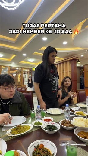 Understanding the Meaning Behind ‘Keep Friends Close’