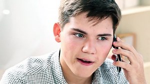 Intern Looking Attractive Whilst Using Phone: vídeo stock (100% livre de direitos) 1578064 | Shutterstock