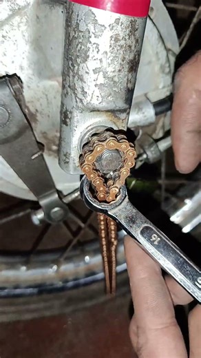 Superbike ✅💯 Wheel Nut Unlocking Chain Hack ⚙️ Secret Mechanical Trick | Pro Garage Tips! 🖇️🔧