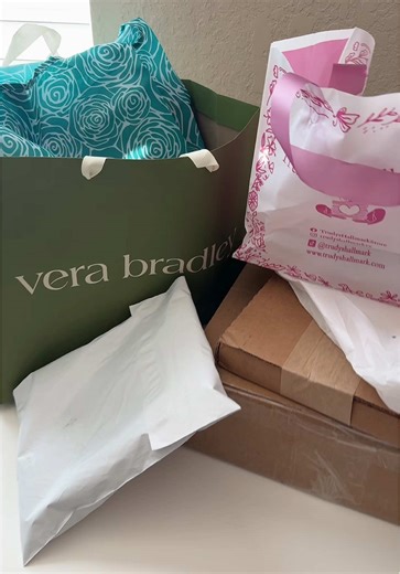 Sorry it’s been a few days! I’ve been very busy but I have lots of things to #UNBOX !!