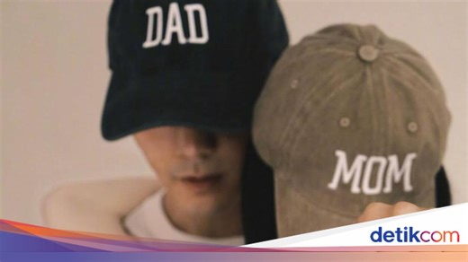 William Chan dan Model Victoria's Secret He Sui Umumkan Kelahiran Anak Pertama