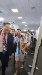 1.4M views · 58K reactions | Lionel Messi  qui débarque avec la Coupe du monde devant les journalistes  | Football.fr | Facebook