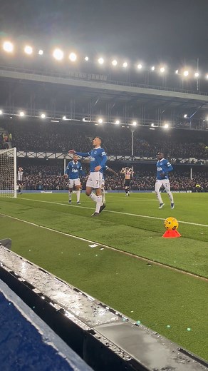 That roar 🫡 | Everton Football Club