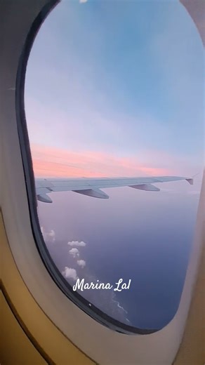 Flightview #flightviews #flight #greece #airplanes #travellover #travel #sunrise #skyview #santorini