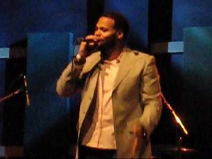 Eric Roberson Live Performance, "...Hear Me Over The Music"