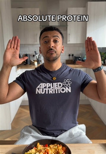 Chicken & Chorizo One Pan Rice recipe review 🍗🔥 High protein. Minimal effort. Ingredients (4 servings): 200g rice 500g chicken 100g chorizo 2 peppers 2 onions 300g plum tomatoes 100g peas 100g runner beans Paprika, garlic, salt, pepper 500ml water 2 stock cubes saffron Method: Mix everything in a dish. Pour over stock. Cover and bake 200°C for 50 mins. Uncover, bake 10 more. Per serving: 501 kcal 42g protein 48g carbs 15g fat Credit: @adamhoad_coaching