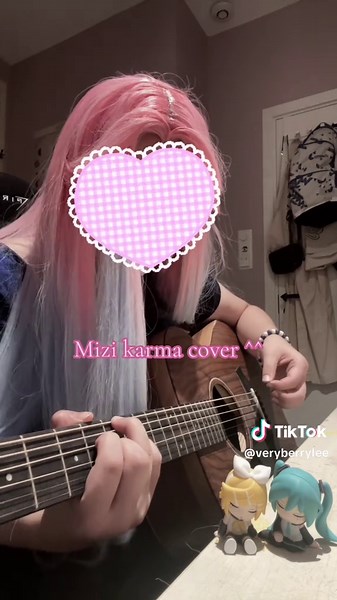 Creative Makeup Loop Challenge with Alien Stage Theme