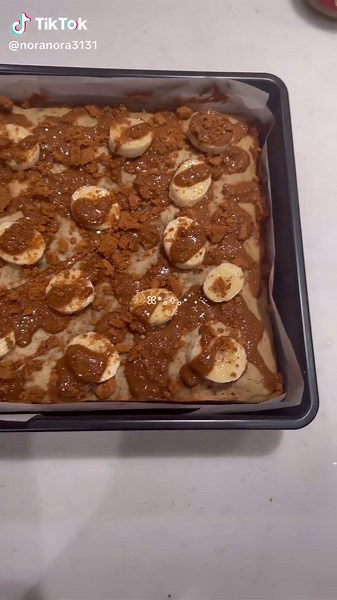 ロータスバナナケーキ🥹💖 emijujuさんのレシピを参考にしました！🙇‍♀️🙏🌟 レシピ元 : @emijuju 様 ロータスクッキーとバナナの相性が抜群でした！😍🍪🍌 #お菓子 #お菓子作り #fyp