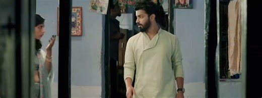 Dhanya Pallath Inner Show 🤗"Emoji" தமிழ் வெப் சீரிஸ் - மஹத், தேவிகா சதிஷ் மற்றும் தன்யா பல்லத் ஆகியோர் நடித்தனர்.தன்யா பல்லத் "Calvin Klein" பிராண்ட் இன்னர் 🩲 தெரியும்படி ஸ்கிர்ட் அணிந்திருப்பார். மஹத் தன்யாவிற்கு ஸ்கிர்ட் டைட் செய்ய உதவி செய்யும்போழுது இன்னர்ஸ் பற்றி கேட்பார். அதற்கு தன்யா, ஜீன்ஸ் உடையில் தான் இன்னர்ஸ் காட்டவேண்டுமா, ஸ்கிர்ட்டில் காட்ட கூடாதா என கலாய்பார்.பேஷன் என்கிற பெயரில் செய்யும் சேட்டை தான் இது 🤷‍♂️🤷‍♀️