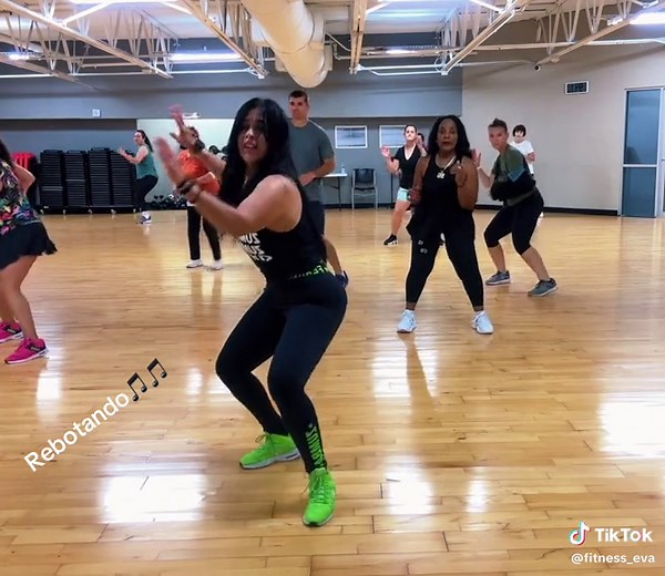 @Zumba Fitness @TikTok #zin112 #zumbainstructor #zumbafitness #zumba361 #viral #flip 💃🏻💃🏻🔥🔥🔥