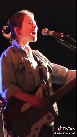 drunk walk home screams >>>>>>> #mitski #mitskiconcert