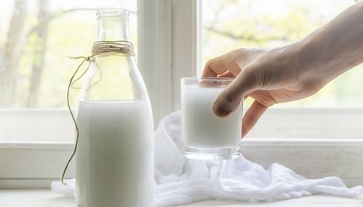 Quick Guide To Freezing Raw Milk (And How To Thaw Safely)
