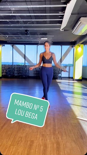 Coreografia de Mambo Number 5 com Pular Corda