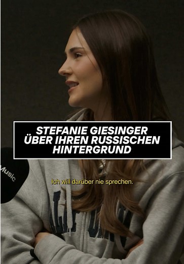 Bei ZEITGEIST spricht @Stefanie Giesinger offen über ihren sibirischen Migrationshintergrund, der beim Aufwachsen einen großen Einfluss auf ihre Persönlichkeit hatte. #stefaniegiesinger #interview #zeitgeist #arianejati #migrationshintergrund