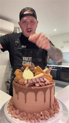 Watch the whole video!! | Drippy Cakes