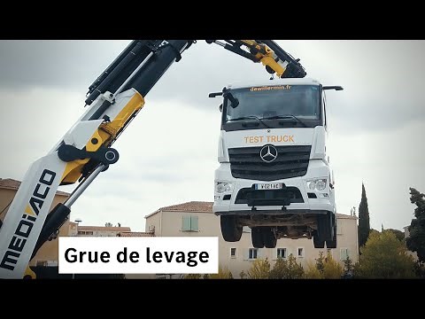 Mercedes-Benz Arocs 4153 avec sa grue de levage Palfinger