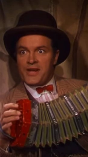 The Vintage Era on Instagram: "Bob Hope serenades Jane Russell with the tune “Buttons and Bows” in The Paleface (1948). 🎀 The song became an instant hit and went on to win the Academy Award for Best Original Song in 1949. Several artists of the time released chart-topping versions, most famously Dinah Shore’s, which is the one everyone seems to be most familiar with in this day and age."
