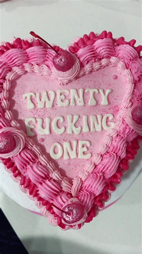 Loving wll these vintage cakes for 21st birthdays! #cake #vintagecake #heartcake #cakeboss #houstoncakes #htx #caketok #tiktokbaker #baker #cakedecorator