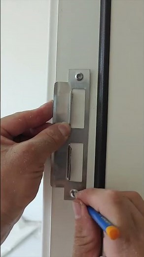 Accurate door lock tongue hole positioning and drilling tips