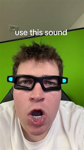 Blud is singing while playing a vr glasses